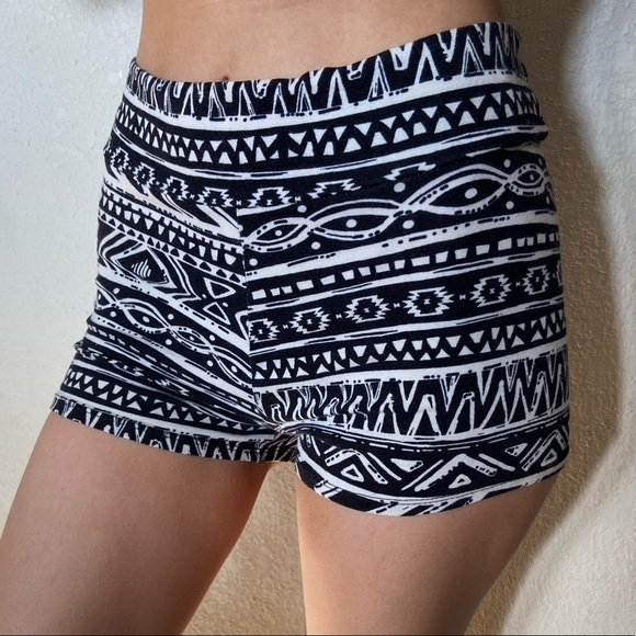 Black and White Eclectic Print Shorts - Picture 1 of 3